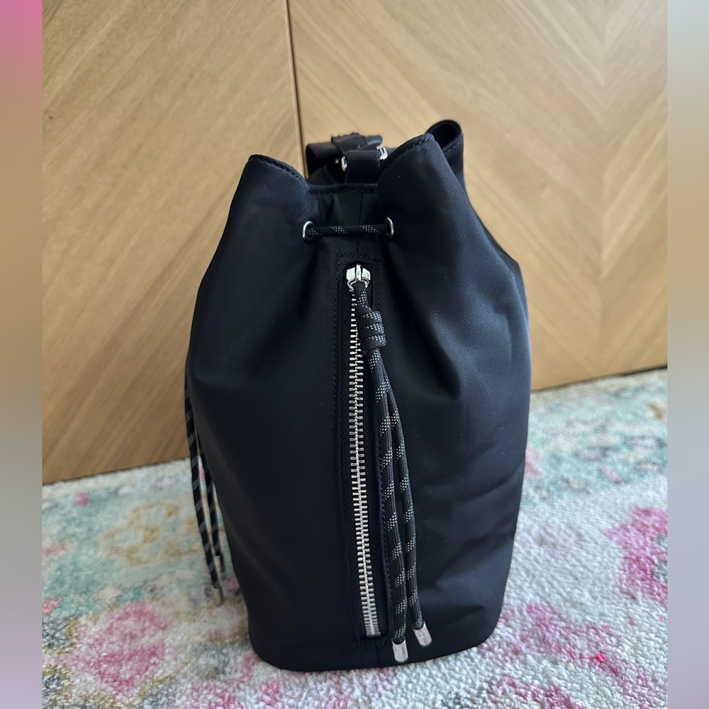 lululemon Black Drawstring Bucket Crossbody Bag 5L - Picture 6 of 6